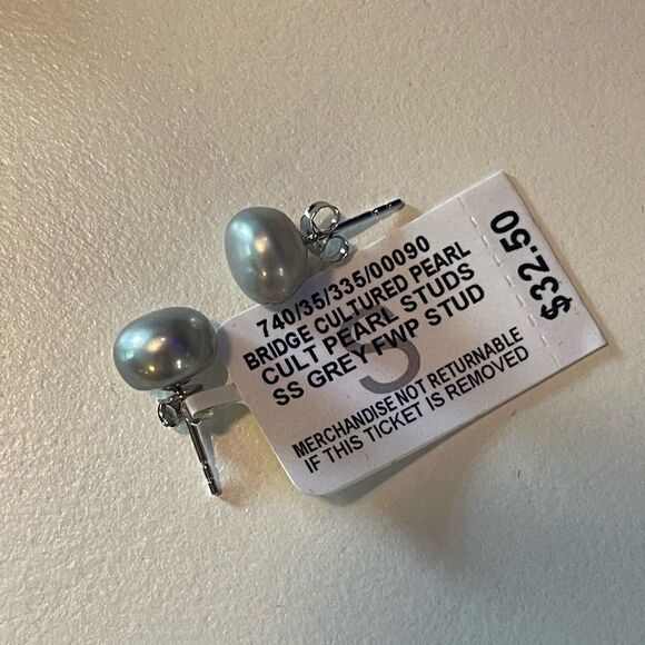 NWT Cultured pearl grey stud earrings - Picture 1 of 4